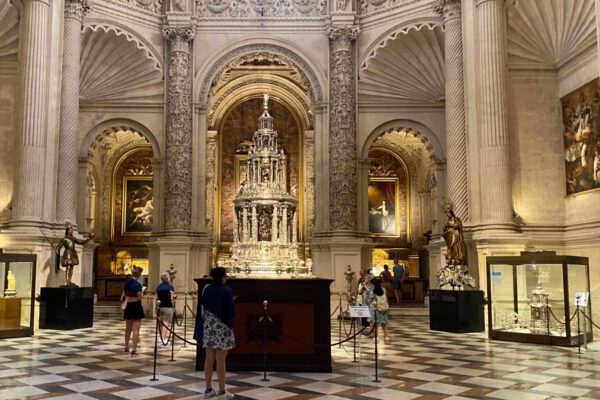El Cabildo Catedral de Sevilla Informa Sobre las Diferentes Reducciones y Gratuidades para Acceder al Templo