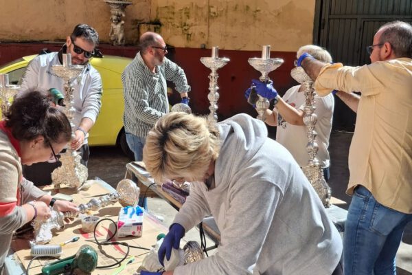 Jornada de Limpieza de Enseres en la Hermandad del Rescatado de Córdoba