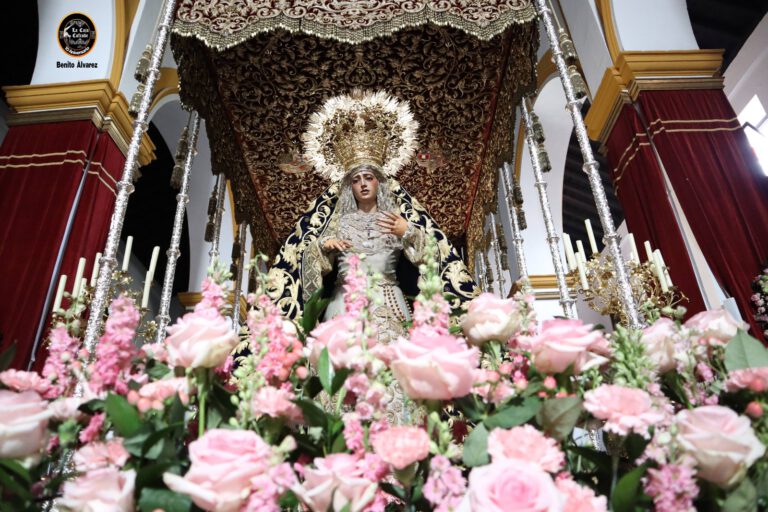 Besamanos de la Virgen de la Amargura, Sevilla.