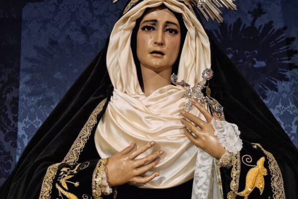 María Santísima de la Amargura Viste de Luto por el Mes de los Difuntos