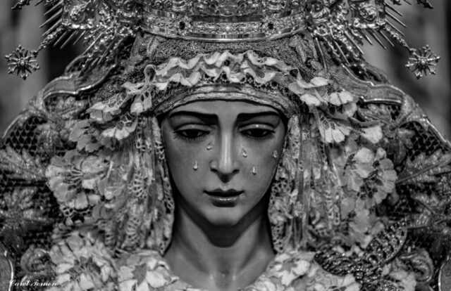 Besamanos— Virgen del Rocio