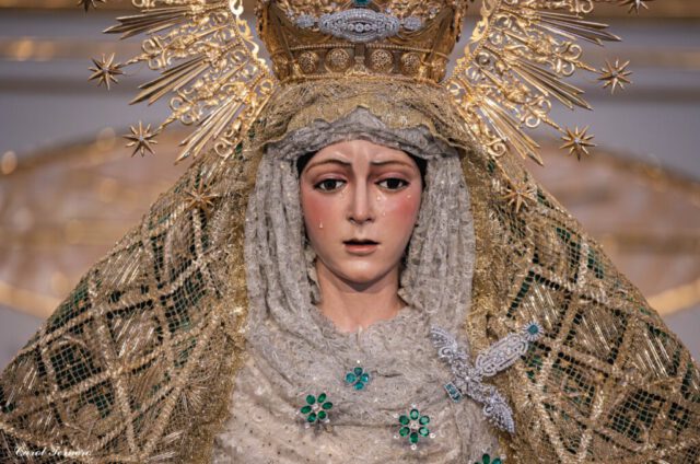 Esperanza Macarena en Besamanos en San Gil