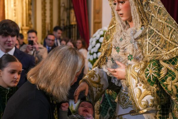Presentación de los Niños ante la Esperanza Macarena