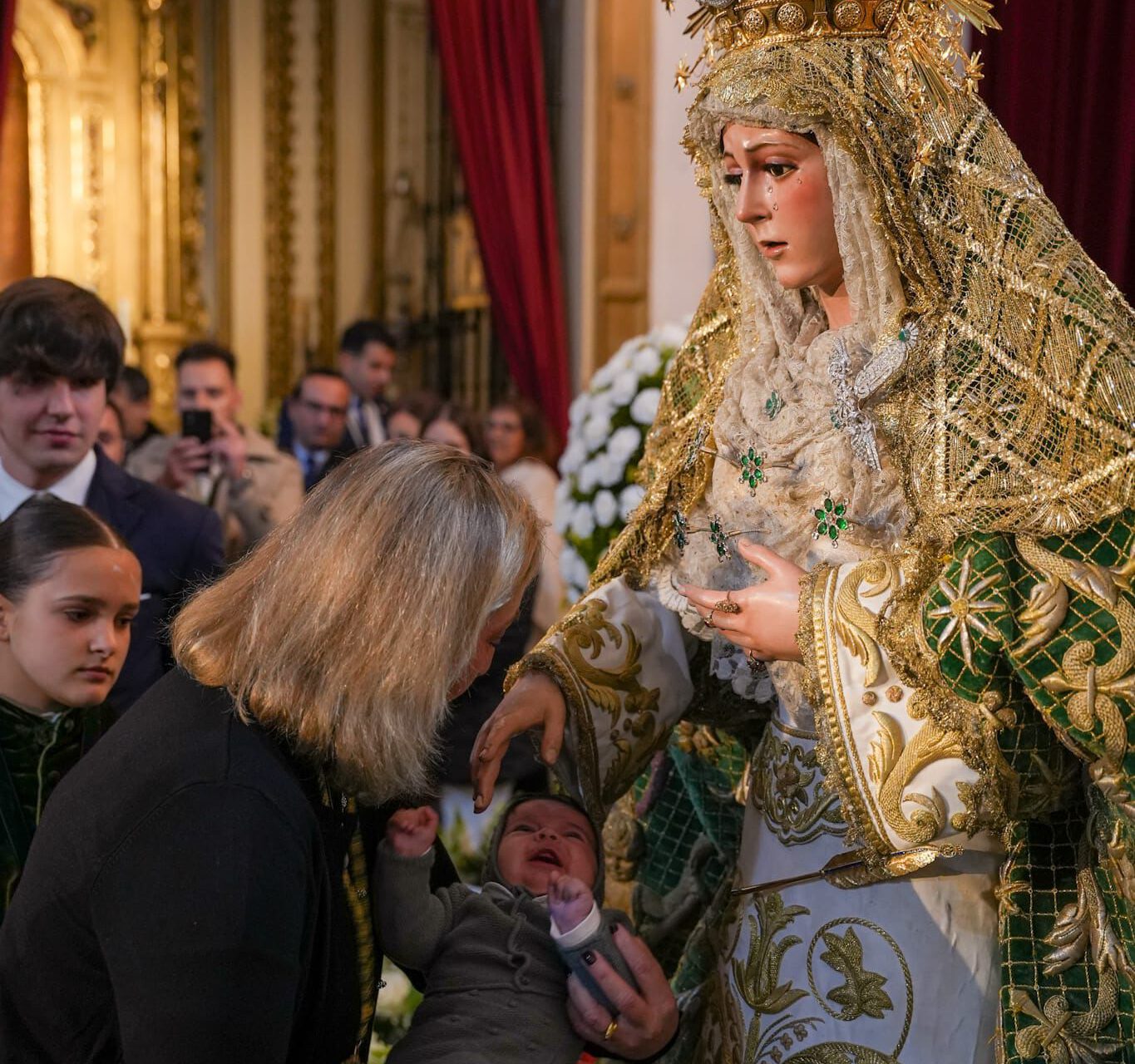 Presentación de los Niños ante la Esperanza Macarena