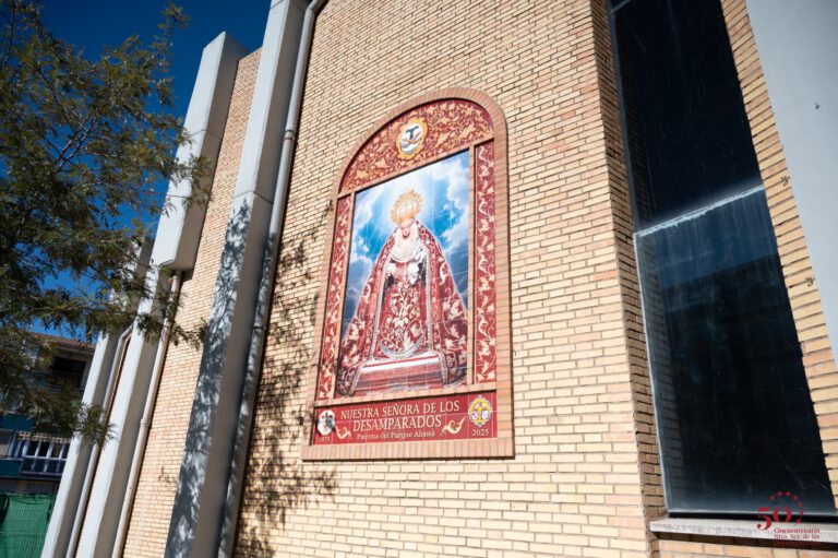 La Hermandad de los Desamparados Presenta el Azulejo del Cincuentenario