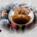 Banda procesional durante una estación de penitencia