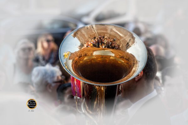 Banda procesional durante una estación de penitencia