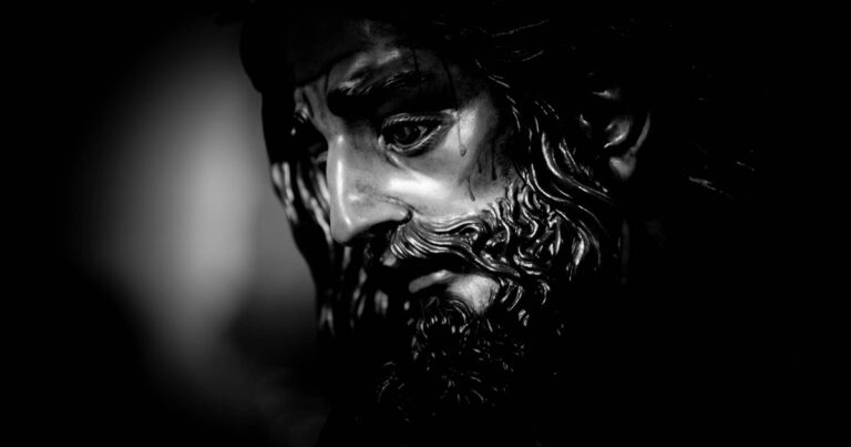 Besamanos al Cristo de las Cigarreras en Los Remedios en Imágenes