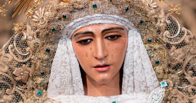 Traslados de la Virgen de la Esperanza de Triana por sus Cultos Penitenciales