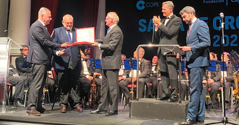 La Hermandad de la O Recibe el Premio Saeta de Oro por su Proyecto Social “Esperanza y Vida”