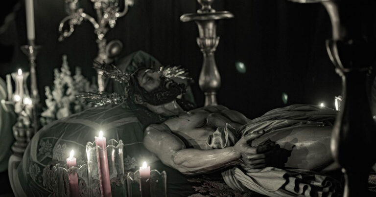 Cristo Yacente de la hermandad del santo entierro de sevilla