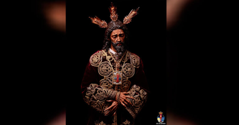 La Hermandad de la Macarena Cede la Histórica Túnica de los “Ochitos” del Señor de la Sentencia a la Hermandad de San Pablo