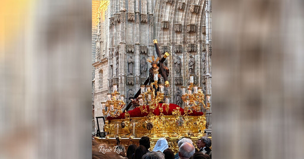 cronica del martes santo en sevilla