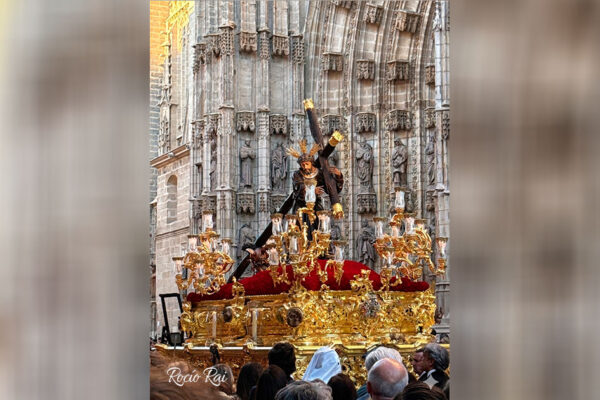 cronica del martes santo en sevilla