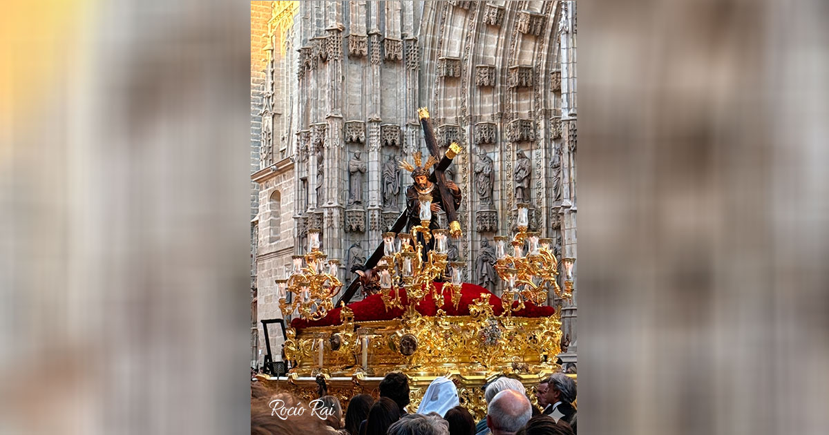 cronica del martes santo en sevilla