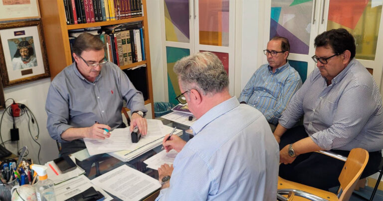 La Hermandad de la Estrella Firma el Contrato para la Restauración de Jesús de las Penas con Pedro Manzano