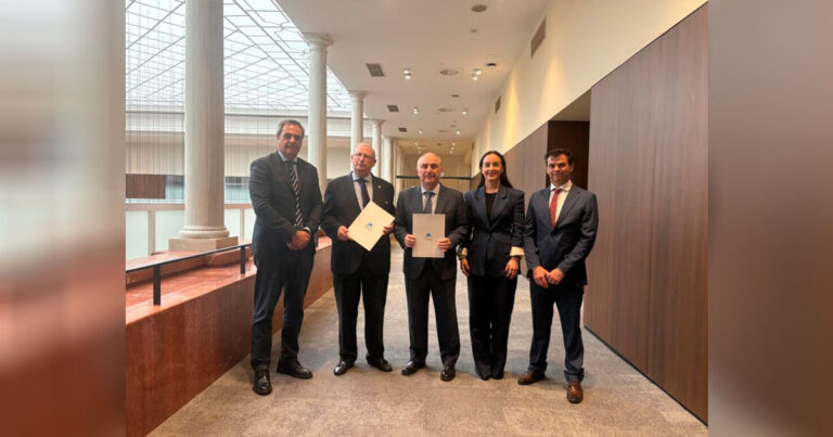 El Consejo General de Hermandades y Cofradías de Sevilla y CaixaBank Refuerzan su Colaboración en la Custodia del Patrimonio Cofrade