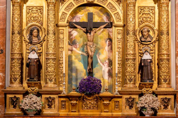 Interior de la Basílica de la Macarena tras la reorganización de las capillas del Sagrario y del Cristo de la Salvación.