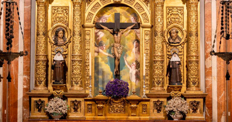 La Hermandad de la Macarena reorganiza las Capillas del Sagrario y del Cristo de la Salvación para Recuperar su Disposición Histórica