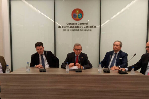 Mesa redonda del X Encuentro Sacramental organizada por el Consejo de Cofradías de Sevilla en su sede.