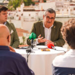 Feliciano Fernández durante la presentación de su candidatura a hermano mayor de la Esperanza de Triana ante los medios de comunicación