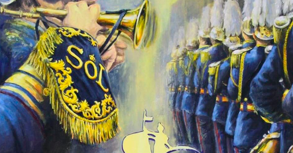 Cartel conmemorativo del 50 aniversario de la Banda de Cornetas y Tambores Nuestra Señora del Sol con músicos desfilando y un tambor reflejando la Giralda de Sevilla.