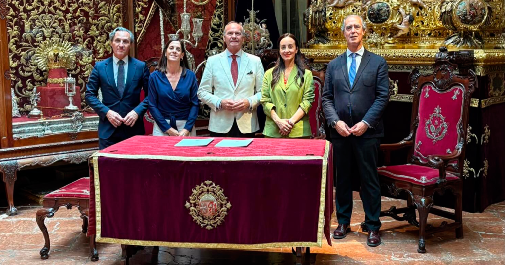 Firma del convenio de colaboración entre la Hermandad del Gran Poder y Fundación CaixaBank en Sevilla.