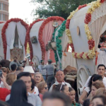 Cartel vecinal convocando a decorar la calle Castilla de Triana para el paso de las carretas del Rocío de Triana.