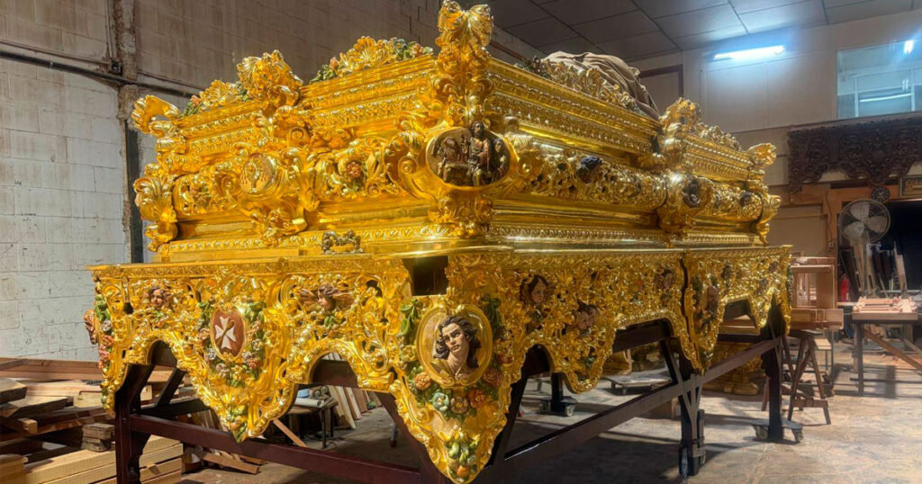 El paso de misterio de San Esteban durante los trabajos previos a la salida extraordinaria del centenario.