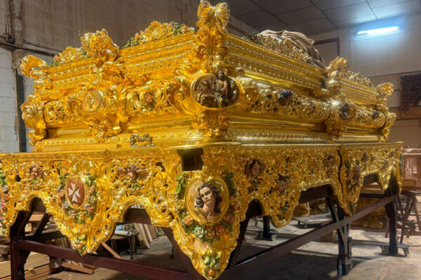 El paso de misterio de San Esteban durante los trabajos previos a la salida extraordinaria del centenario.