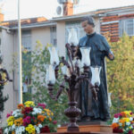“Imagen de Don Bosco de Jesús Obrero durante una peregrinación extraordinaria hacia la Catedral de Sevilla