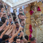 Fotografía de la Virgen del Rocío durante la procesión del Rocío 2026 en Almonte, captada por Christian Neyra.