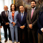 Representantes de la Fundación Cruzcampo y la Hermandad de la Macarena durante la renovación del acuerdo de colaboración social