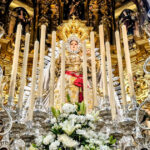 La Virgen de Araceli en el altar mayor de San Andrés sobre su paso procesional durante el Solemne Triduo.