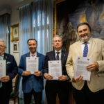 Representantes de la Hermandad de la Macarena junto a Los Estudiantes, Santa Genoveva, San Pablo y Pino Montano tras la firma de los convenios de colaboración.
