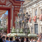 Corpus de Sevilla a su paso por la Plaza de San Francisco en una fotografía realizada por Juanjo Vela.