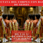 Los Seises durante la celebración de la Octava del Corpus en la Catedral de Sevilla ante el Santísimo Sacramento.