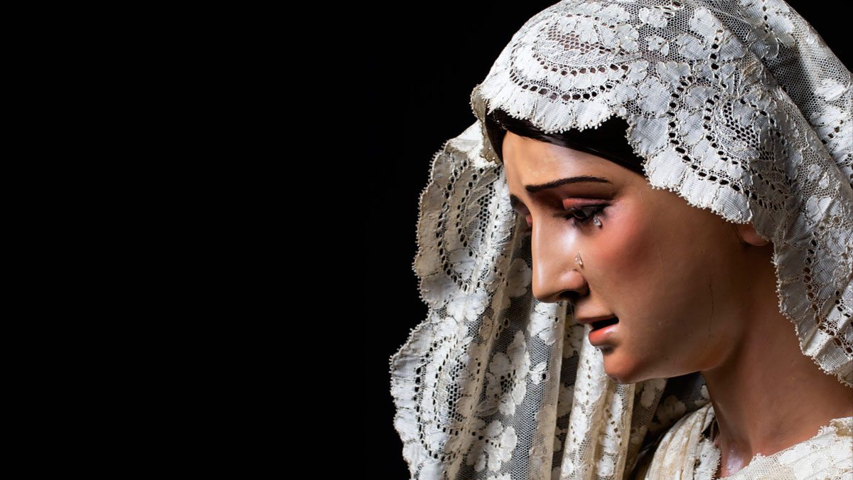 Nuestra Señora de los Desamparados de Alcosa durante uno de sus cultos en la parroquia del barrio sevillano.
