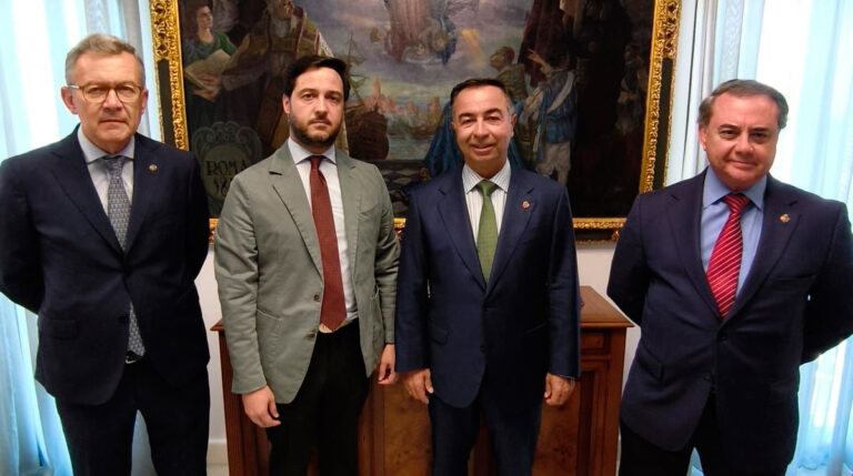 La Hermandad de la Macarena Encarga a Gonzalo Navarro la Reconstrucción del Diseño Original de la Histórica Saya del Cajón de Teresa del Castillo
