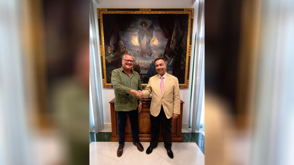 firma del encargo de toca de encaje de bolillos esperanza macarena
