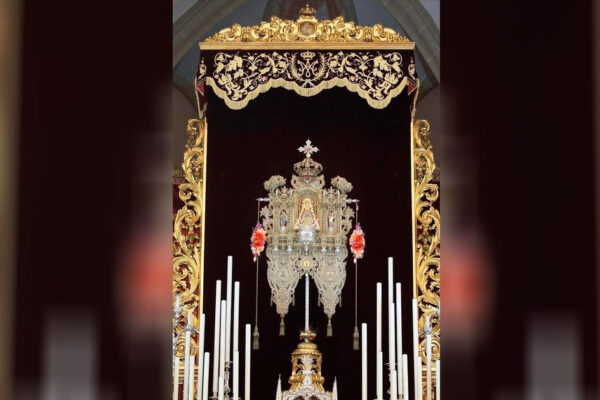 El Simpecado de la Hermandad del Rocío de la Macarena, invitado a participar en la Audiencia General con el Papa León XIV en el Vaticano.