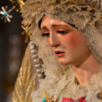 Nuestra Señora de los Ángeles Coronada, titular gloriosa de la Hermandad de Los Negritos de Sevilla, durante los cultos celebrados en su honor.