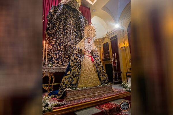 María Santísima de la Paloma durante su besamanos en Málaga 2026