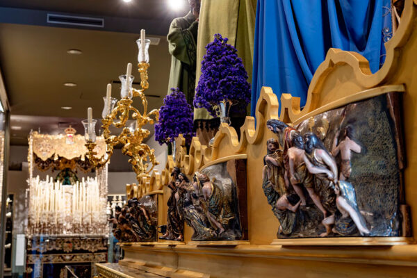 Misterio de Nuestro Padre Jesús de la Sentencia de la Hermandad de la Macarena tras la adecuación museográfica realizada en el Museo-Tesoro.