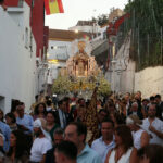 Santa María de Gracia Coronada durante su salida procesional por las calles de Gelves