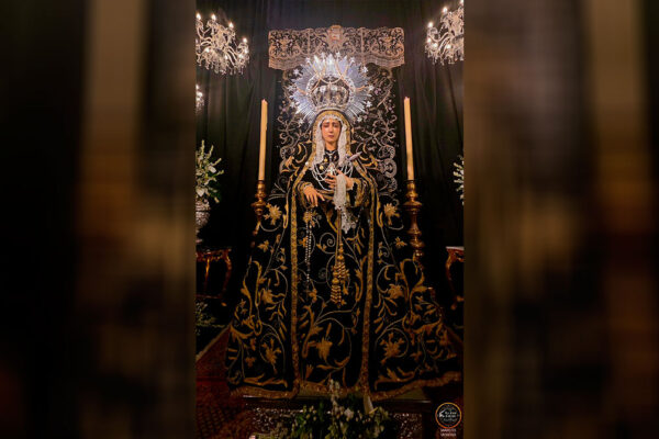 Nuestra Señora del Gran Poder de Málaga durante su besamanos