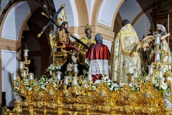 Paso del Sagrado Decreto de la Hermandad de la Trinidad de Sevilla