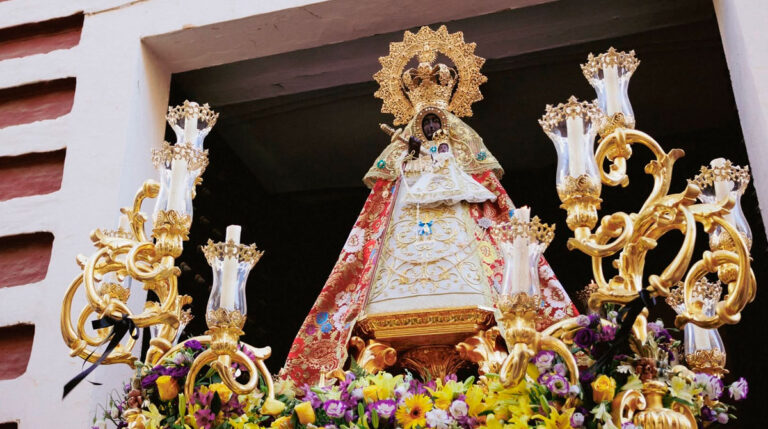 Nuestra Señora de Guadalupe de San Buenaventura durante su salida procesional en Sevilla