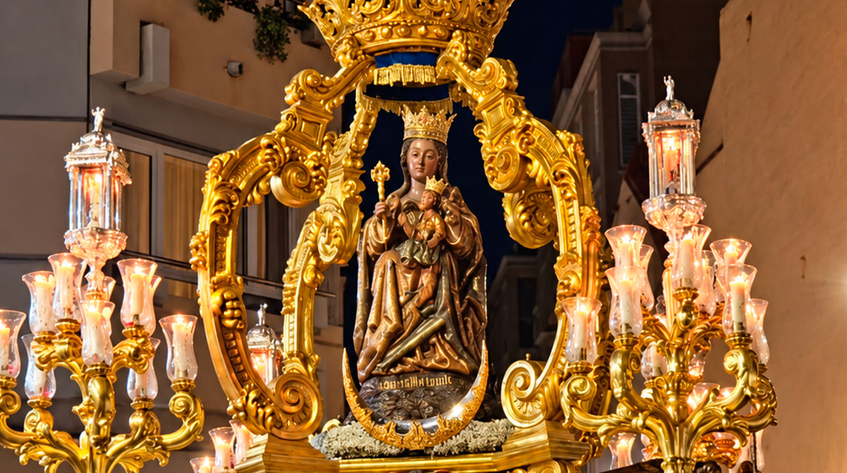Santa María de la Victoria durante su procesión por las calles de Málaga